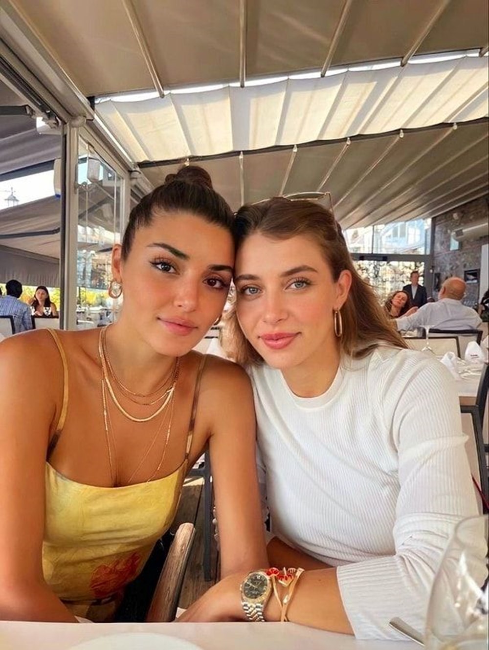Hande Erçel ile ablası Gamze Erçel Milano'da: Kız kardeşler haftası - 3