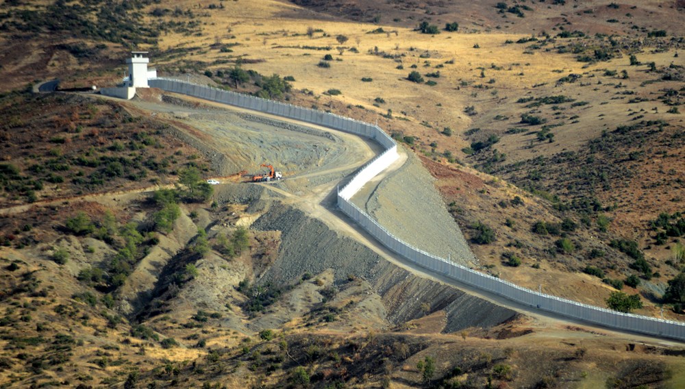Suriye sınırına örülen duvar Hatay�dan Kilis�e ulaştı Son Dakika