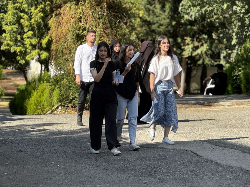 KPSS ortaöğretim sınavı başladı | Geç kalanadaylar koşarak geldi: “Çok gecikmedim, bir dakikacık” - 3