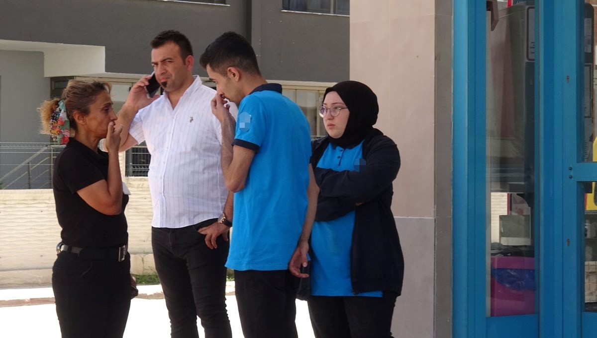 Kar maskeli hırsız sigaraları alıp kaçtı Kar maskeli hırsız sigaraları alıp kaçtı