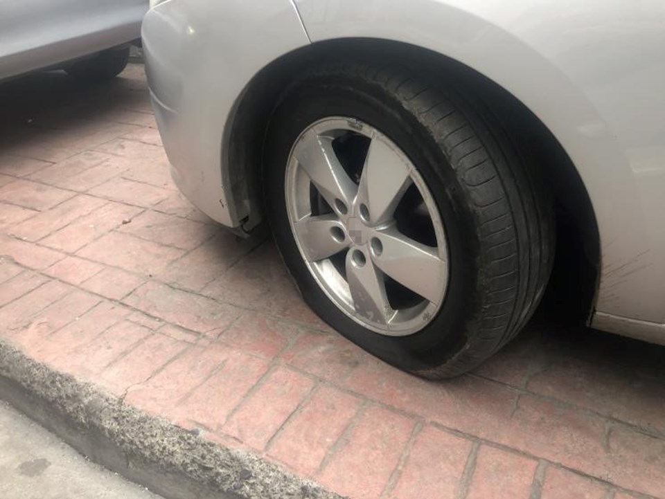 Beyoğlu'nda 13 aracın lastiklerini bıçakla kesen kişi yakalandı - 1