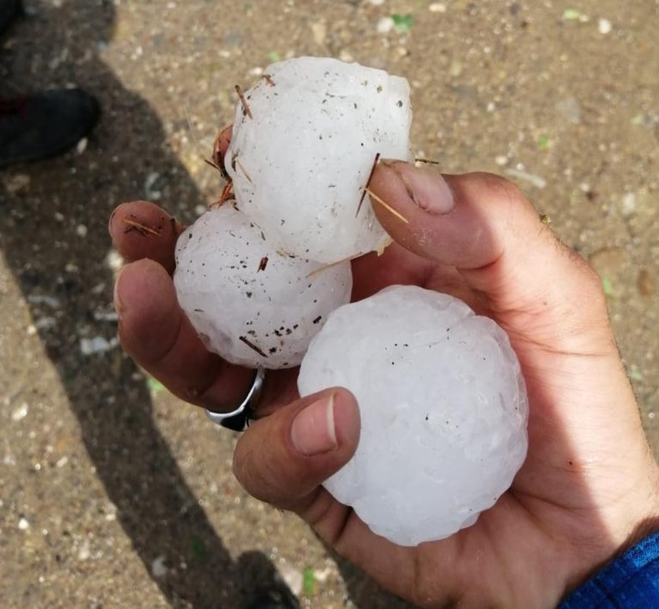 Çankırı'da elma büyüklüğünde dolu yağdı - 1