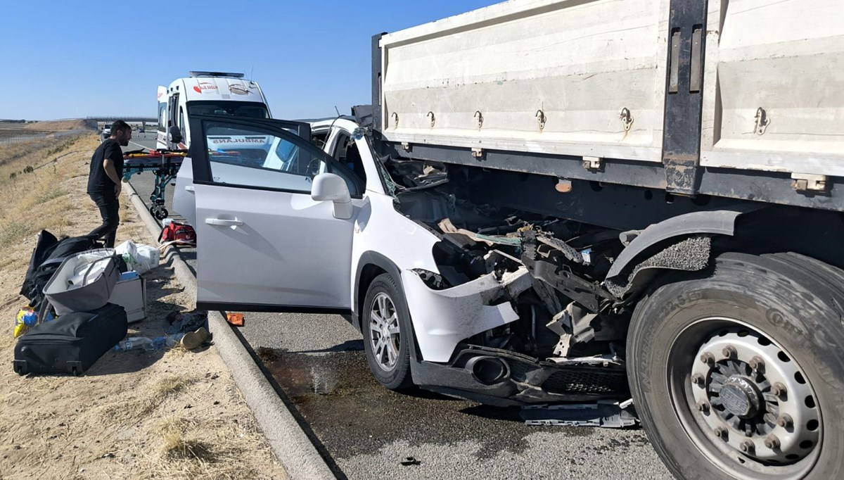 Aksaray'da TIR'a arkadan çarpan cipin sürücüsü öldü Aksaray'da TIR'a arkadan çarpan cipin sürücüsü öldü