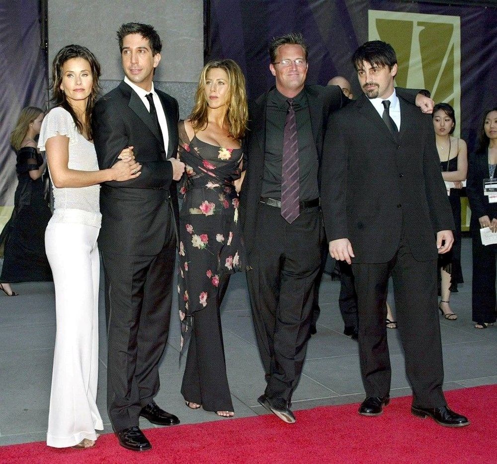 Friends yıldızı Matthew Perry son yolculuğuna uğurlandı - 1