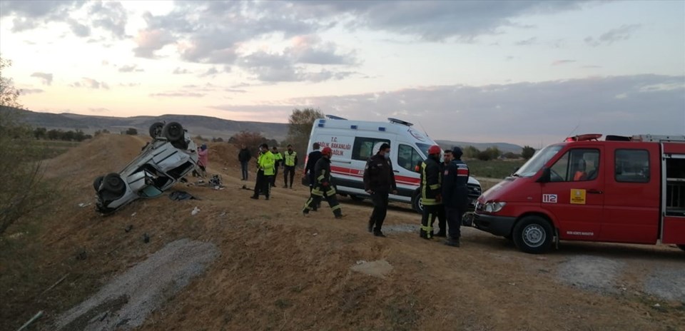 Konya'da otomobil devrildi: 2 ölü, 1 yaralı - 1