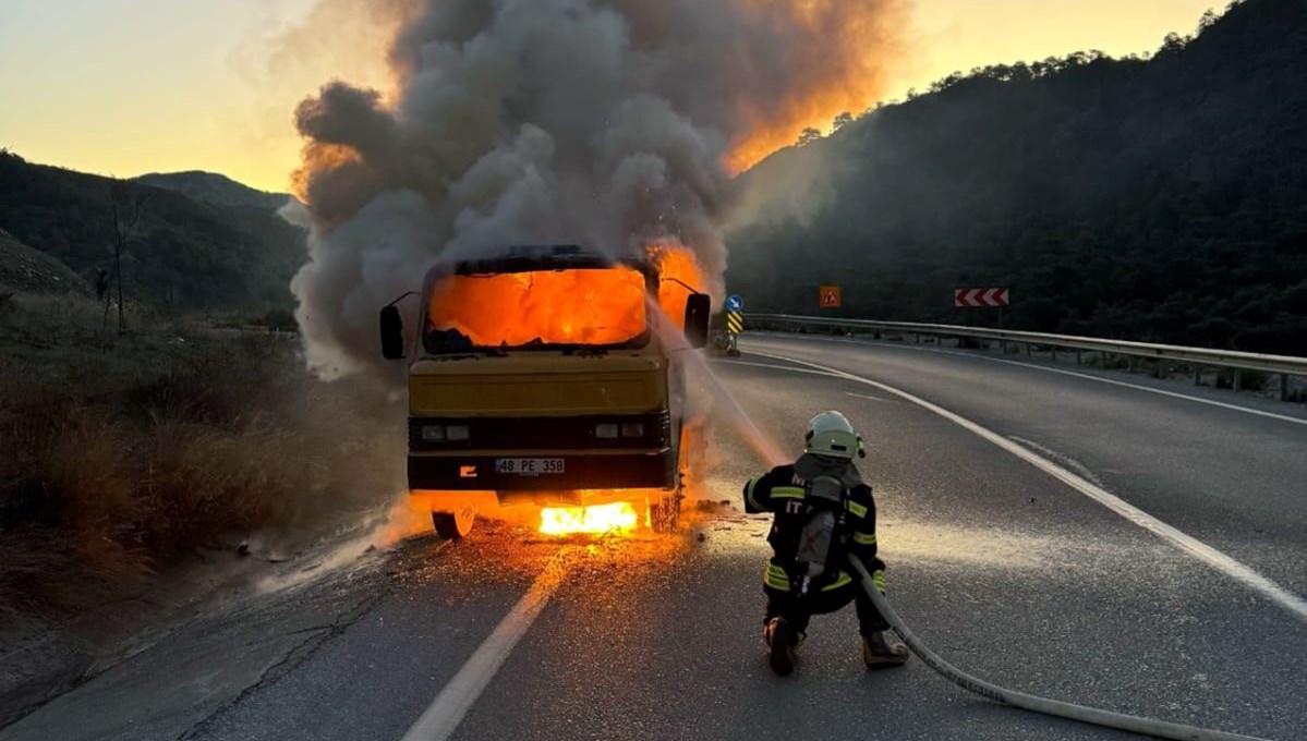 Yakıt dolu tanker alev aldı