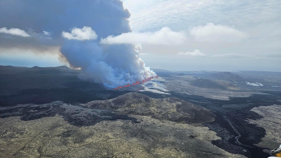 Bu yıl 4. kez oldu: İzlanda'nın Reykjanes Yarımadası'nda yanardağ patlaması - 1