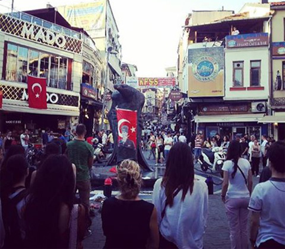 Taksim'de hayat durdu!  - 1