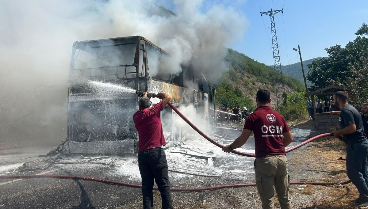 Yolcu otobüsü alev alev yandı Yolcu otobüsü alev alev yandı