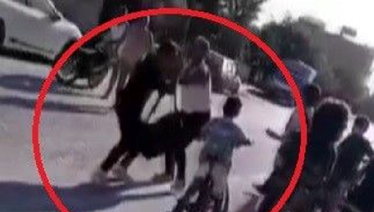 12 yaşındaki çocuğa sokak ortasında gürültü dayağı 12 yaşındaki çocuğa sokak ortasında gürültü dayağı