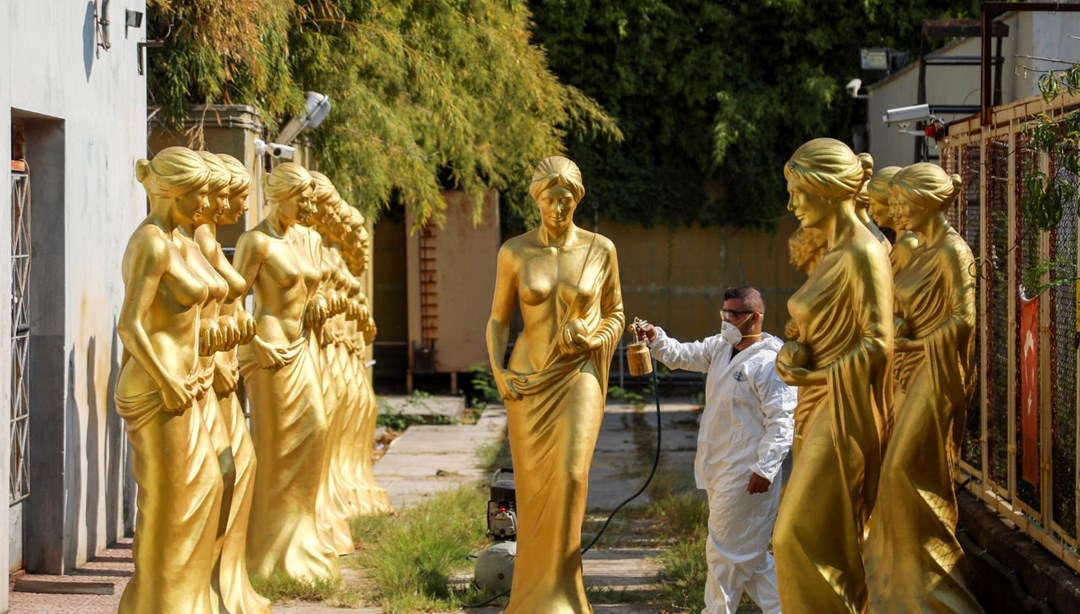 Altın Portakal'ın simgesi "Venüs" heykelleri Antalya sokaklarında