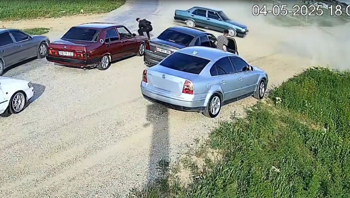 Yolu kapatıp drift attılar Yolu kapatıp drift attılar