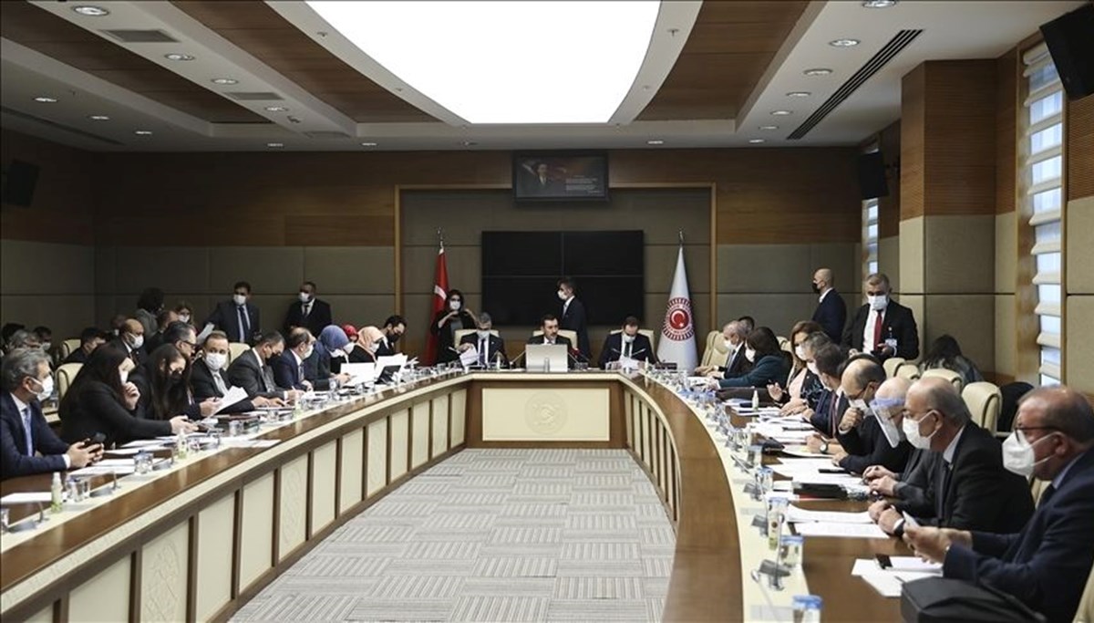 SON DAKİKA: Öğretmenlik Meslek Kanunu teklifi komisyondan geçti SON DAKİKA: Öğretmenlik Meslek Kanunu teklifi komisyondan geçti