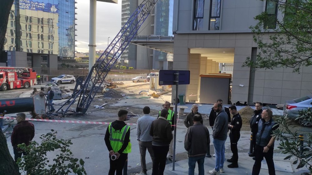 İstanbul'da rezidans inşaatında vinç devrildi - 5