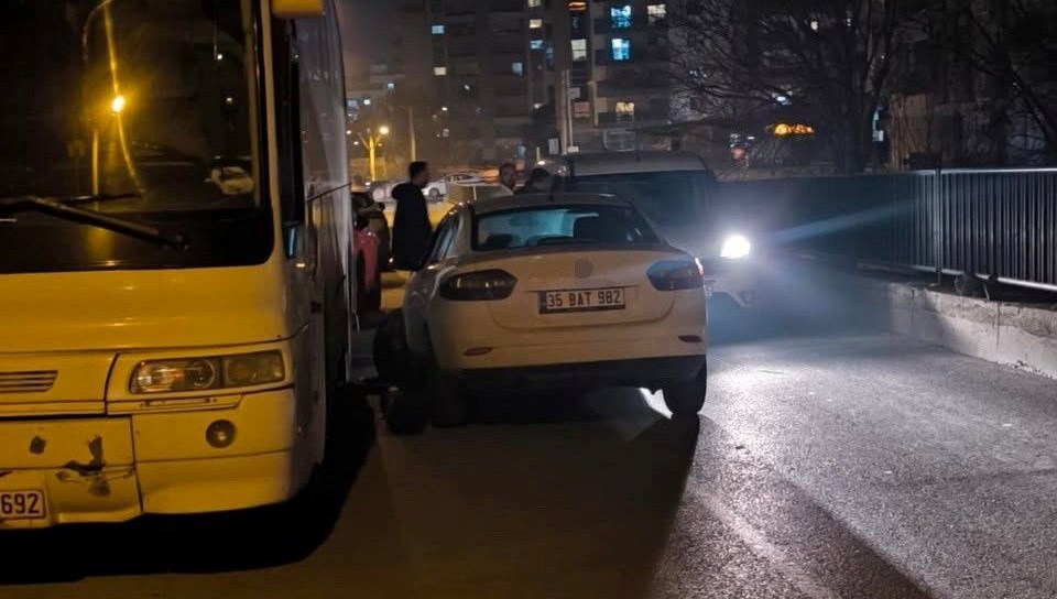 Maskeli saldırgan, otomobilin içindekilere kurşun yapğdırdı: 1 ölü, 1 yaralı