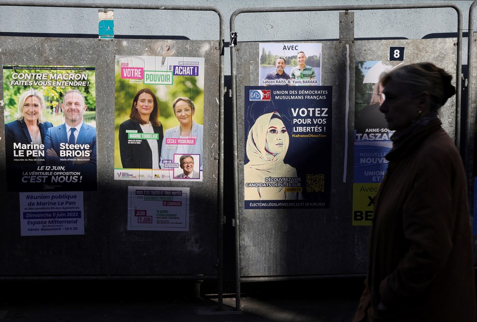 Fransa'da halk genel seçimin ikinci turu için sandık başında - 2