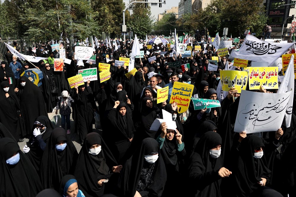 İran'da bir kadın daha öldürüldü: Protestoların sembollerinden Hadis Necefi kurşunların hedefi oldu - 7