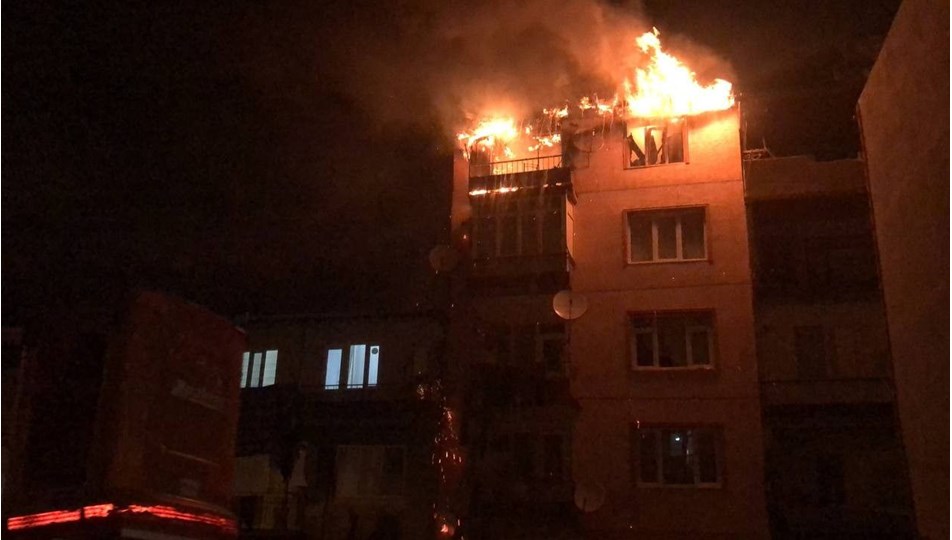 Gemlik’te korkutan yangın: 1 kişi dumandan zehirlendi