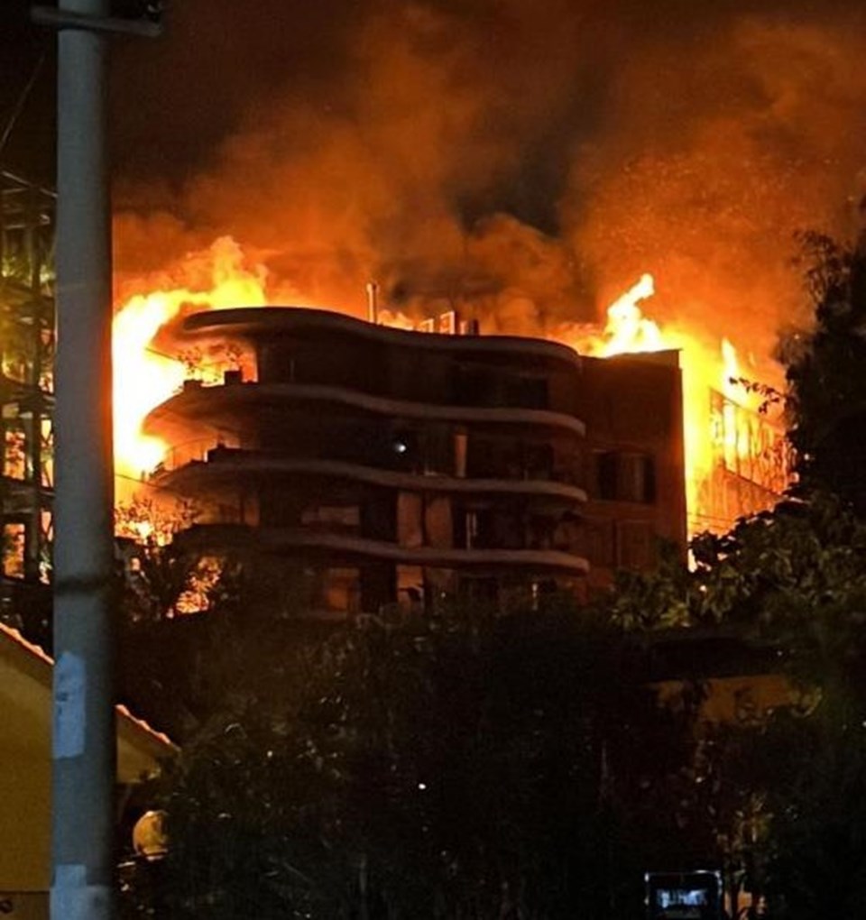 SON DAKİKA HABERİ: İzmir Narlıdere'de büyük site yangını - 1