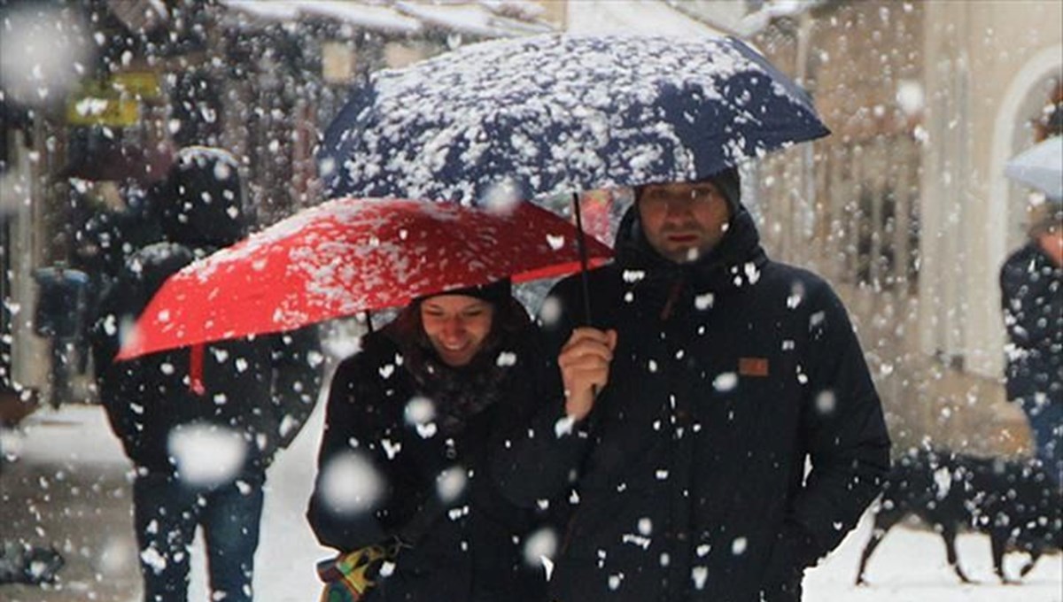 İstanbul'a kar ne zaman yağacak? Bu yıl kar yağacak mı? Kar yağışı Trakya'dan İstanbul'a doğru geliyor İstanbul'a kar ne zaman yağacak? Bu yıl kar yağacak mı? Kar yağışı Trakya'dan İstanbul'a doğru geliyor