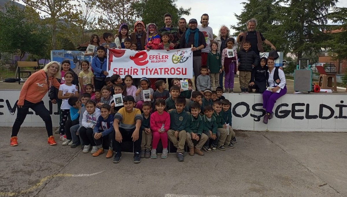 Efeler Belediyesi Şehir Tiyatrosu çocuklarla buluştu Efeler Belediyesi Şehir Tiyatrosu çocuklarla buluştu