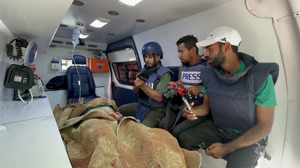İsrail ordusu gazetecilere saldırdı: TRT Arapça kameramanı yaralandı - 3