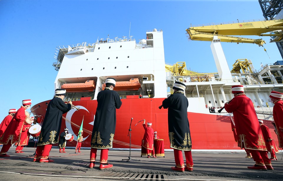 Türkiye'nin ilk yerli sondaj gemisi "Fatih" Trabzon Limanı'ndan ayrıldı - 1