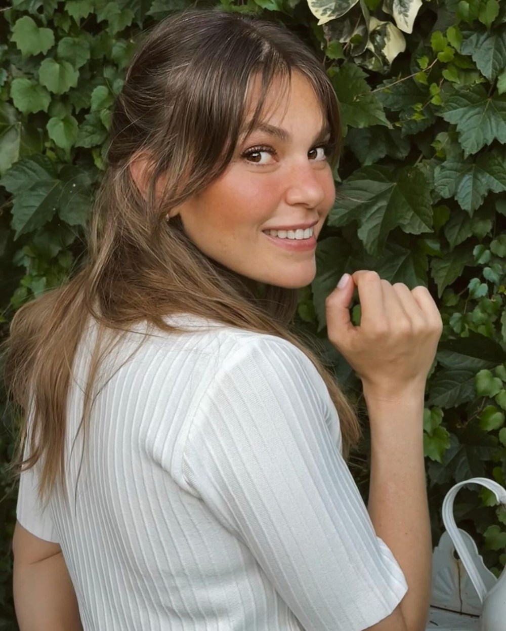 Gizem Karaca 20 yıl evvelki halini paylaştı (Ünlülerin çocukluk ve gençlik halleri) 180 U4N0NechXkaMk7OuQvisWQ