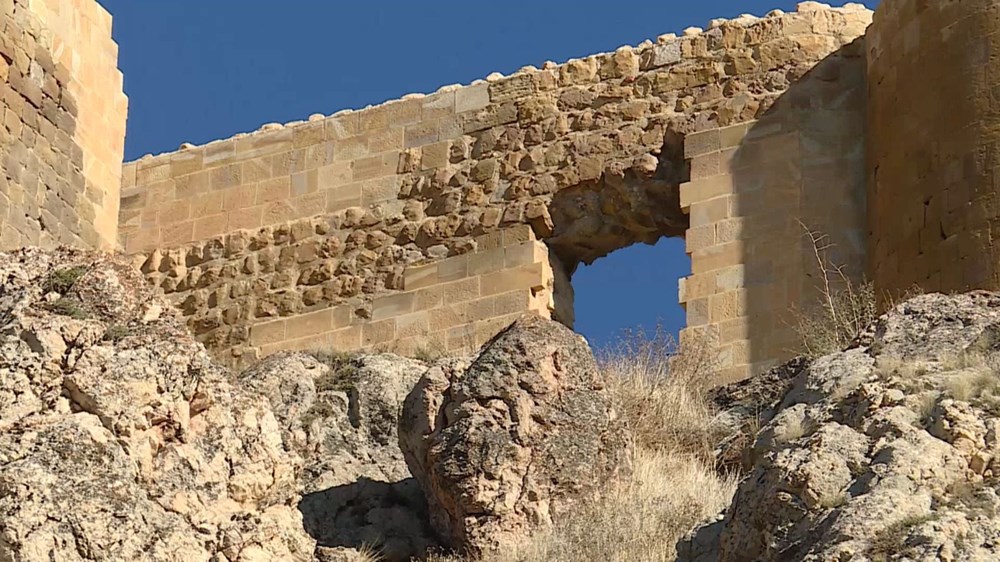 Bayburt Kalesi'nde tarihi kalıntı ve eserlere ulaşıldı - 2