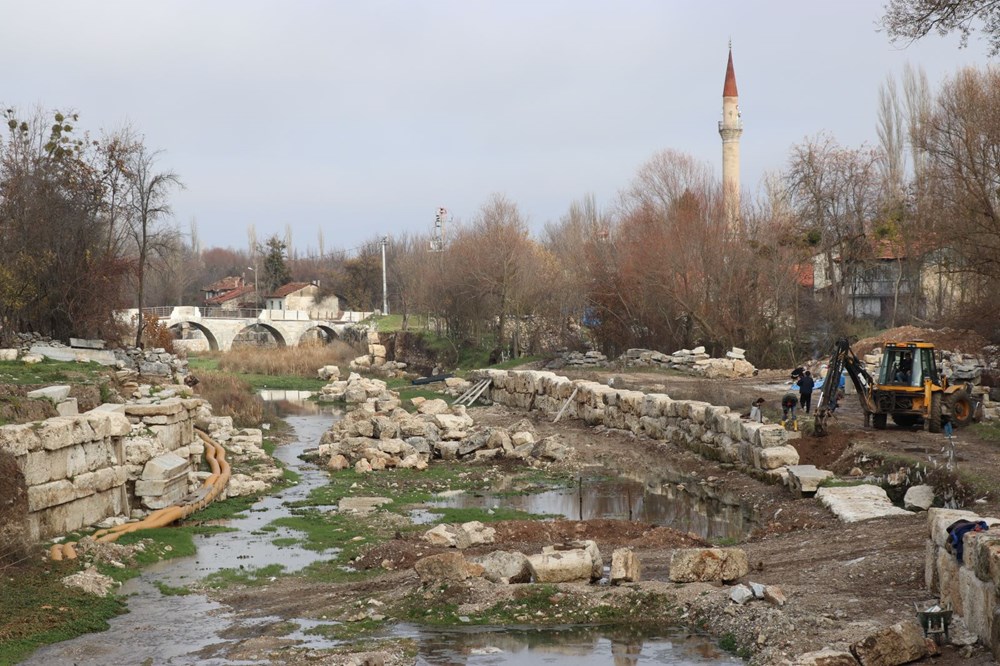 Aizanoi'de Afrodit ve Dionysos'a ait yeni heykel başları bulundu - 3