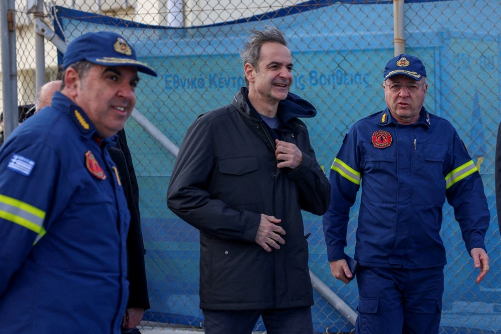 Santorini'de panik sürüyor, adaya giden Miçotakis ise iyimser: 