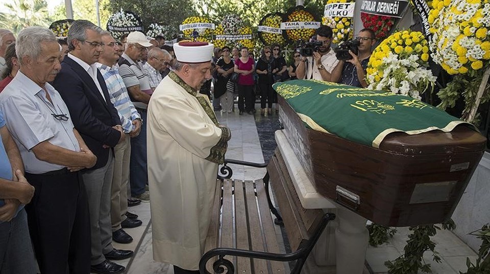Depremde hayatını kaybeden Kurtoğlu'nun cenazesi defnedildi - 2