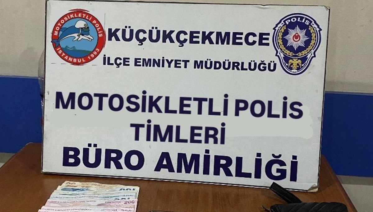 Küçükçekmece'de aracında uyuşturucuyla yakalanan şüpheli tutuklandı Küçükçekmece'de aracında uyuşturucuyla yakalanan şüpheli tutuklandı