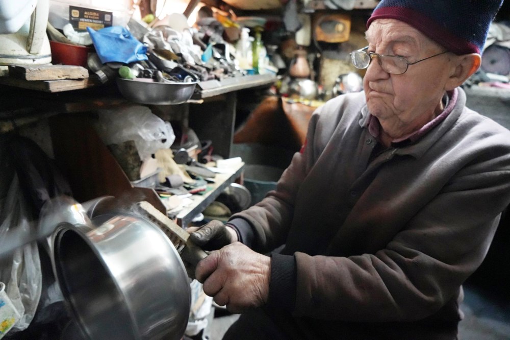 5 Metrekarede 40 Yıl: 80'lik Zeki Usta'nın İkinci Bahar Atölyesi 76