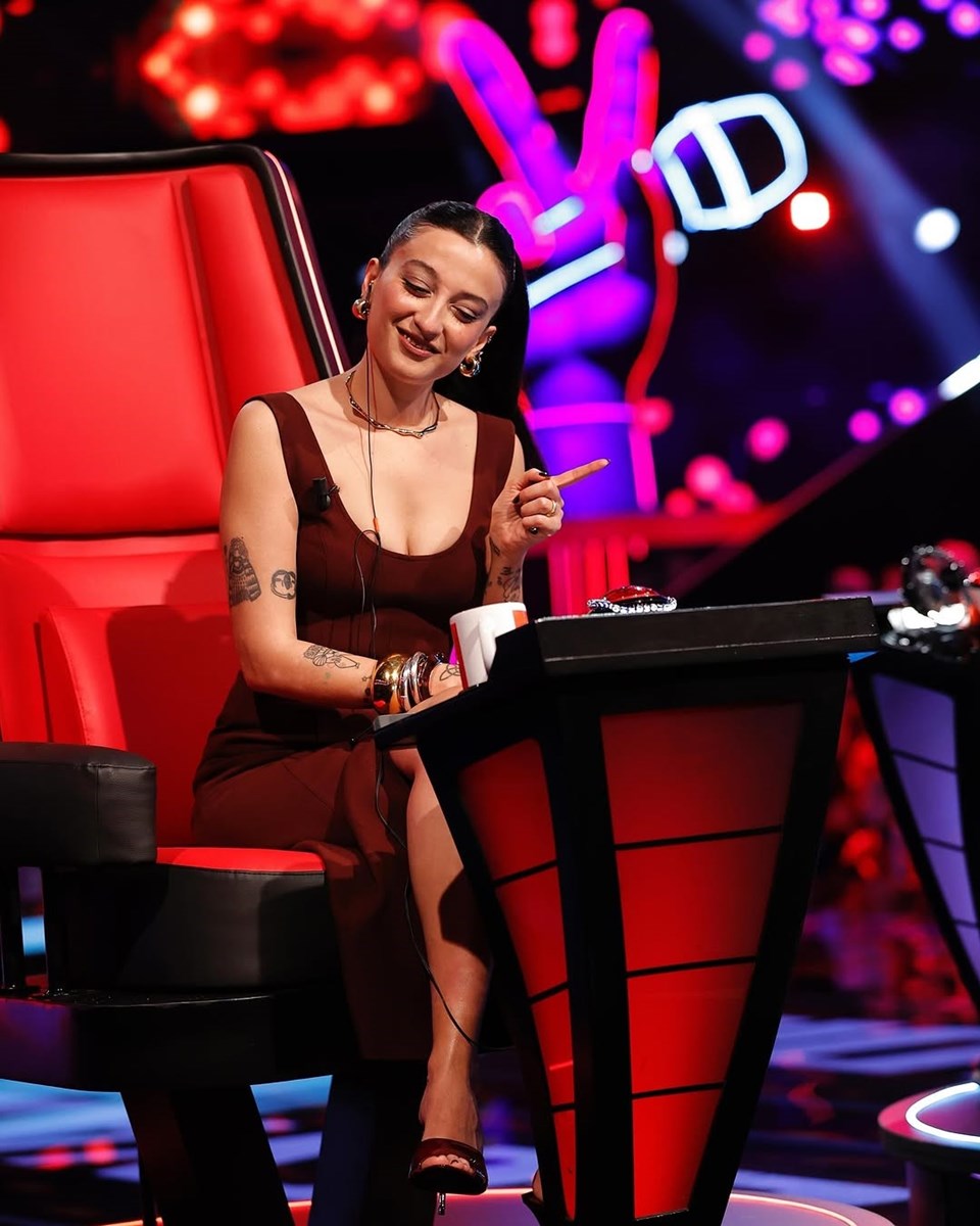 O Ses Türkiye'nin yeni jürisi&nbsp;Melike Şahin gündemde: Koltuğa çok yakıştı - 1