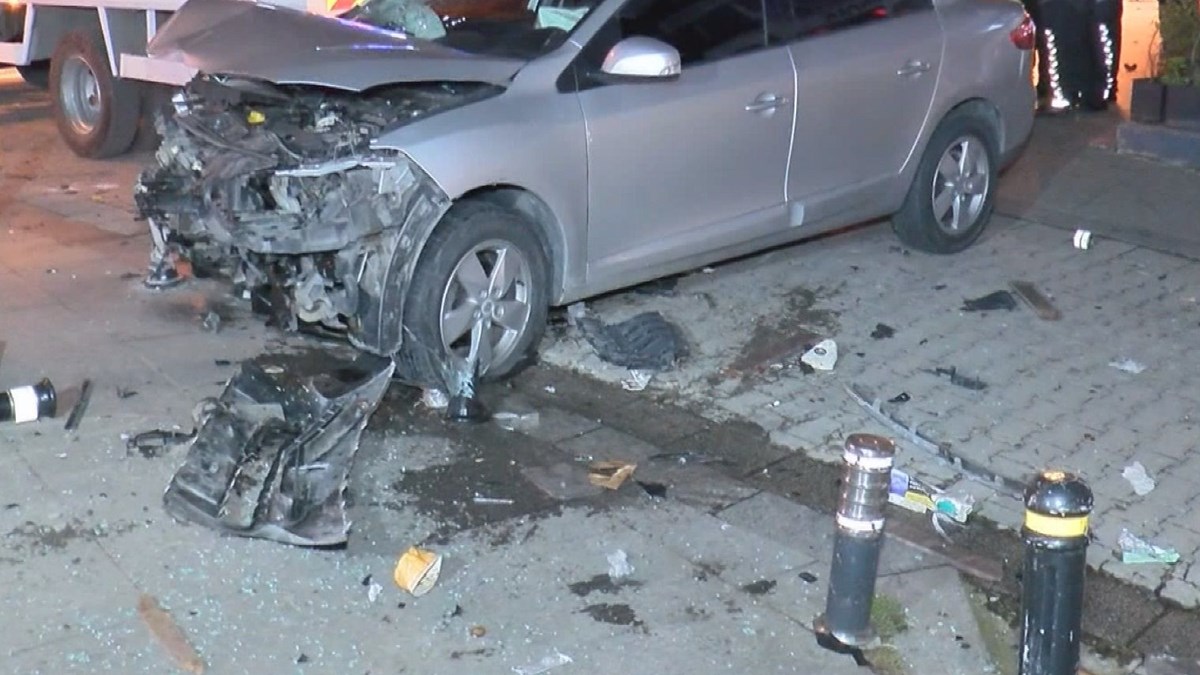 Bagdat Caddesi Nde Kaldirima Cikan Arac Bankta Oturan Cifti Ezdi Ntv