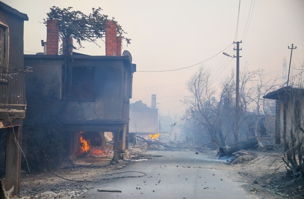 Manavgat'taki yangın evleri kül etti - 7