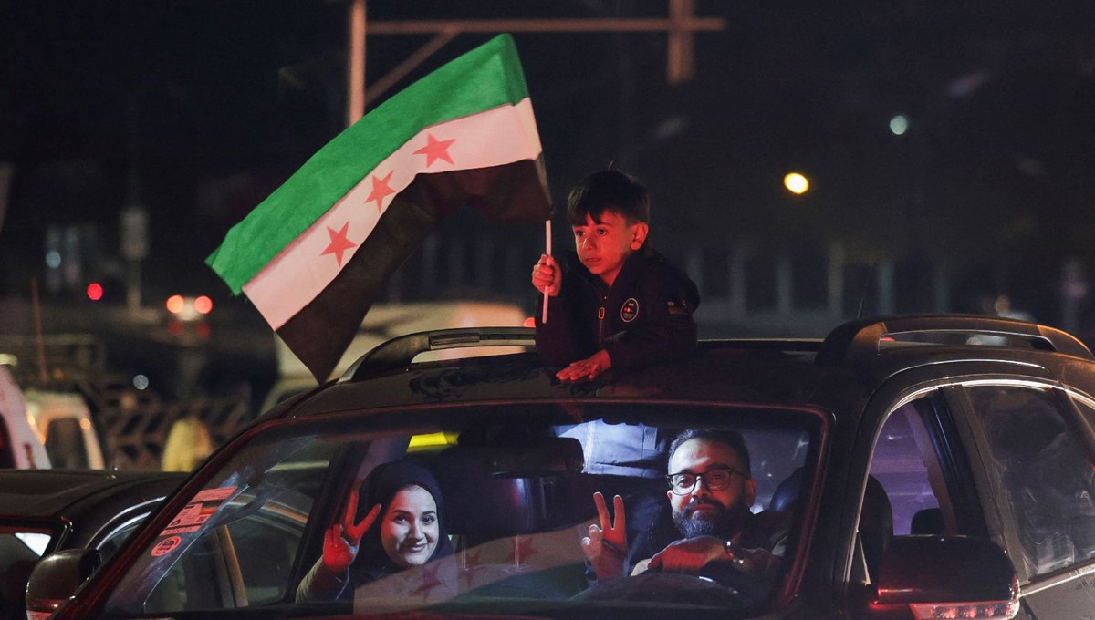 Suriye'de halk sokaklara döküldü: Yeni yönetimle SDG'nin anlaşması kutlandı! Suriye'de halk sokaklara döküldü: Yeni yönetimle SDG'nin anlaşması kutlandı!