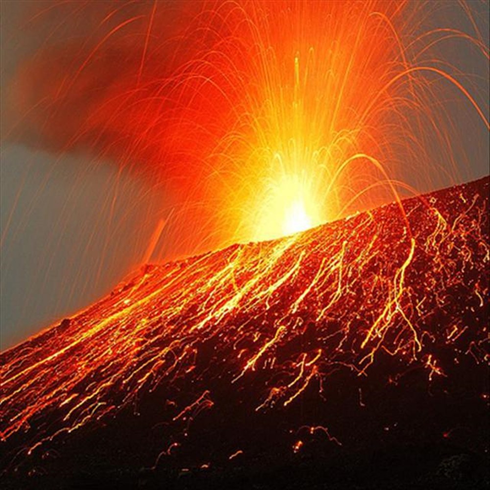 Сильные землетрясения извержения вулканов мощные гейзеры. Вулкан Кракатау. Вулкан сент-Хеленс. Извержение вулкана сент-Хеленс. Извержение Кракатау.