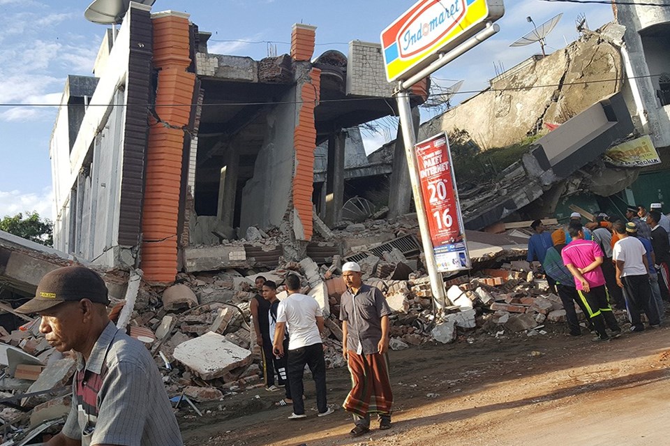 Endonezya'da 6,4 büyüklüğünde deprem - 1