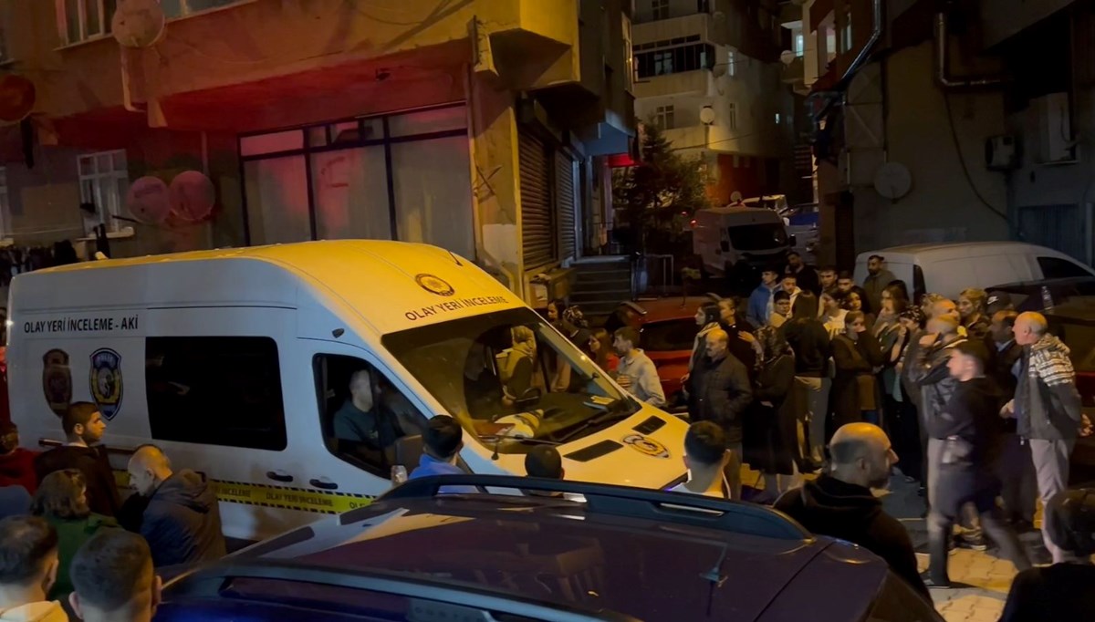 İstanbul'da kadın cinayeti: Eski eşini boğazını keserek öldürdü İstanbul'da kadın cinayeti: Eski eşini boğazını keserek öldürdü