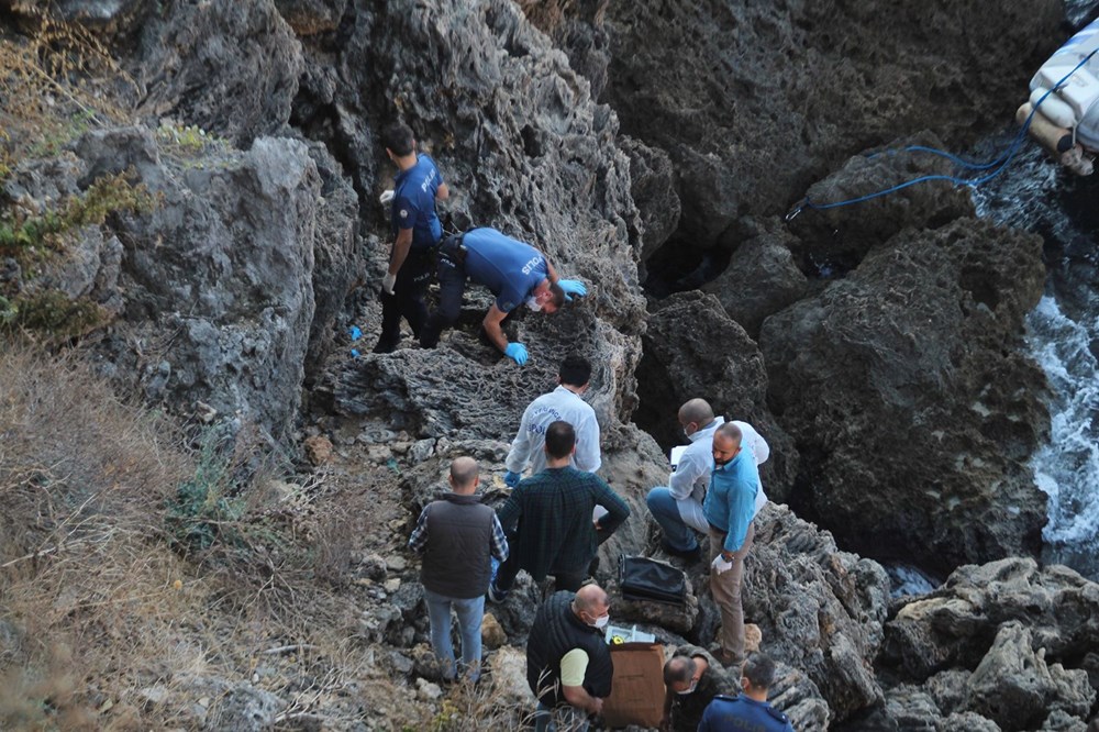 Falezlerde 300 kilogramlık kayanın altında feci ölüm - 5