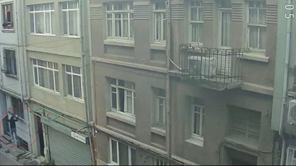 Cihangir’de “örümcek adam” gibi hırsız (Ev sahibiyle karşılaşınca
üçüncü kattan atlayarak kaçtı) - 3