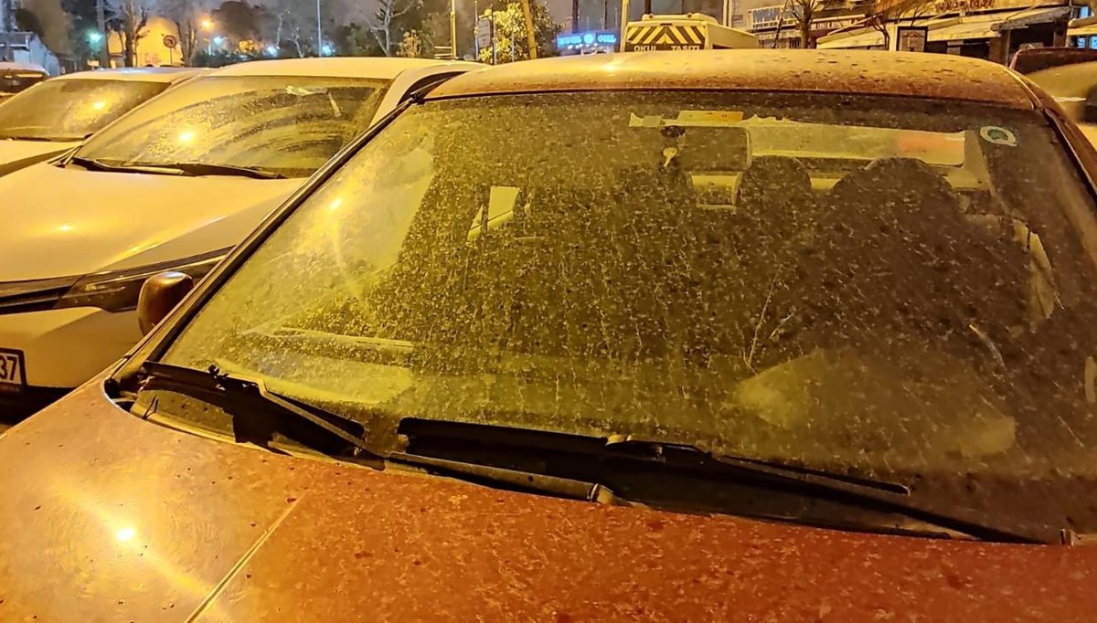 İstanbul’da çamur yağışı etkili oldu İstanbul’da çamur yağışı etkili oldu