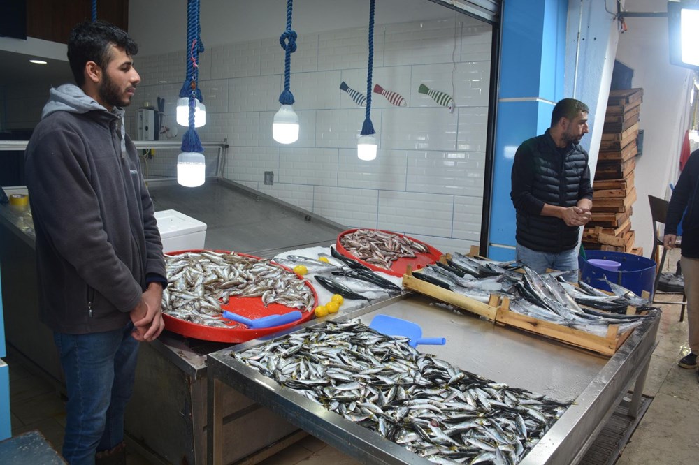 Karadeniz'de fırtına nedeniyle balık fiyatları katlandı - 1