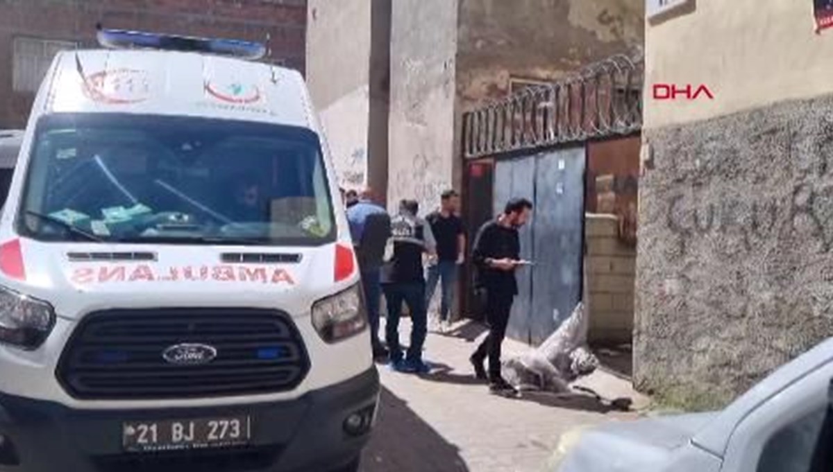 Diyarbakır'da silahlı saldırı: 2 ölü Diyarbakır'da silahlı saldırı: 2 ölü
