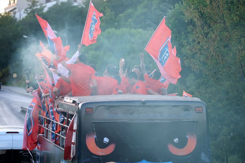 Medipol Başakşehir, şampiyonluk kupasını kaldırdı - 23