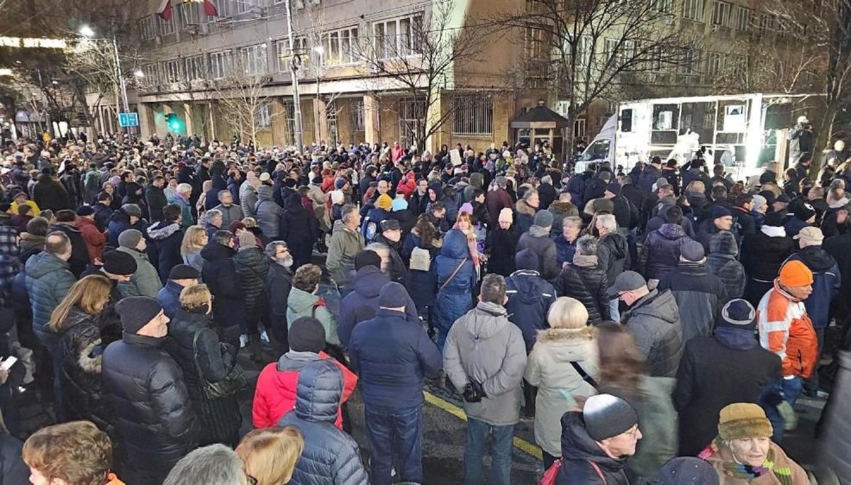 Sırbistan’da muhalefet seçimlerin iptali için yeniden sokağa indi Sırbistan’da muhalefet seçimlerin iptali için yeniden sokağa indi