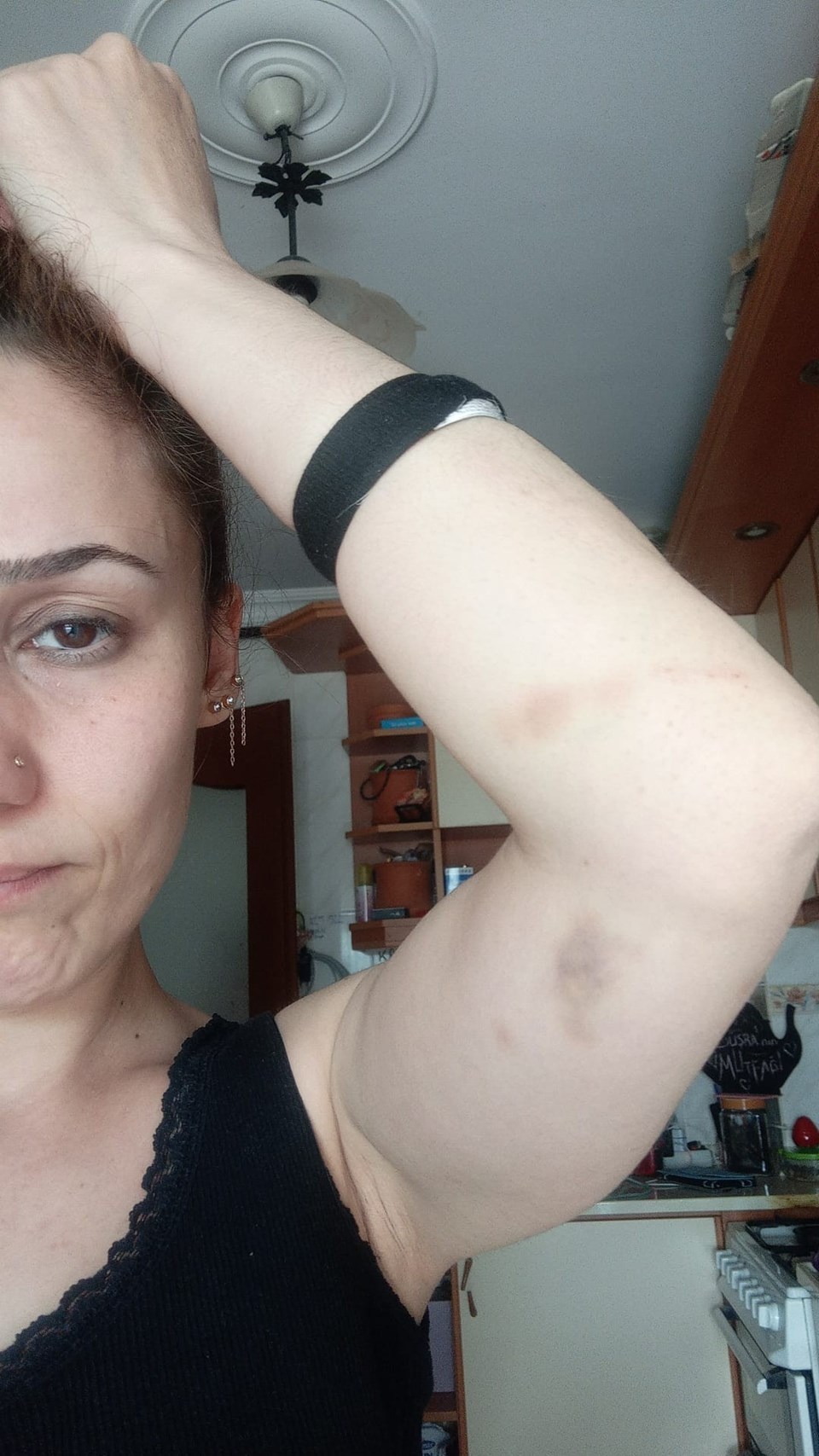 İzmir'de patronu tarafından kızlarının gözleri önünde dövüldü iddiası - 1