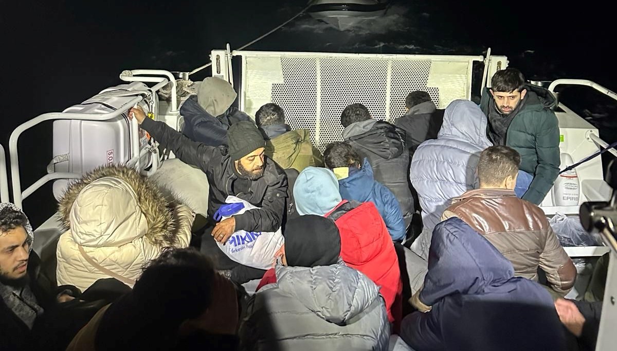 Bodrum'da adada mahsur kalan 26 düzensiz göçmen kurtarıldı Bodrum'da adada mahsur kalan 26 düzensiz göçmen kurtarıldı